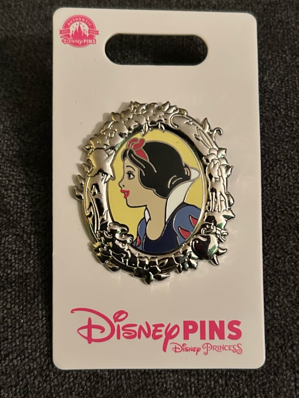 Brand new Disney Princess Snow White Park Pin